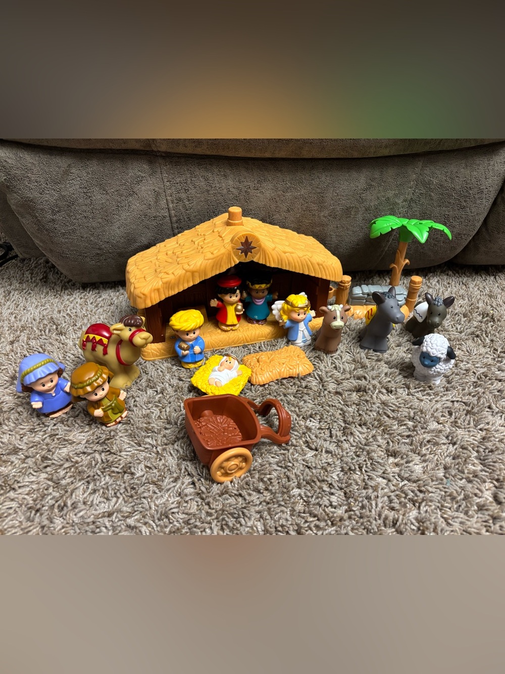 Fisher price little people Nativity Playset with Yellow Stable and Figures